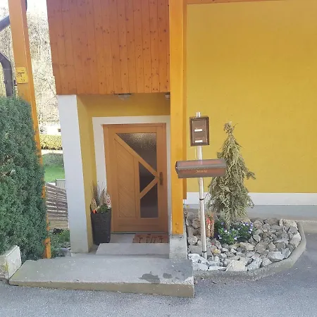 Apartman Am Stadtrand Von *