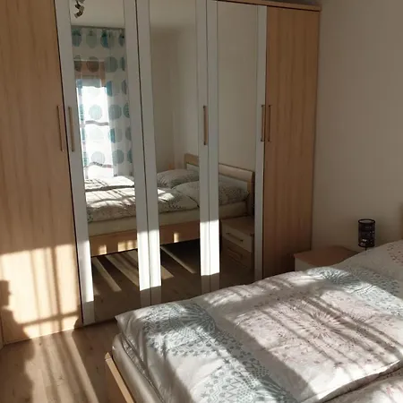 Apartman Am Stadtrand Von *